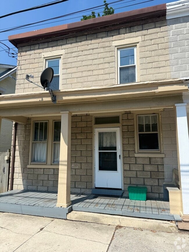 Building Photo - 142 N East St