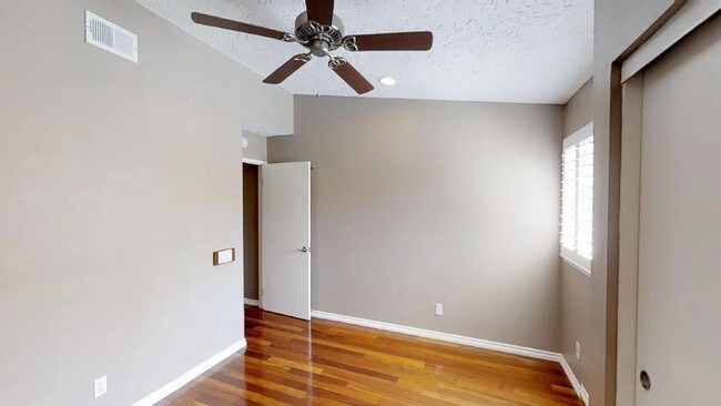 Foto del edificio - 8275 Sutterhome Pl