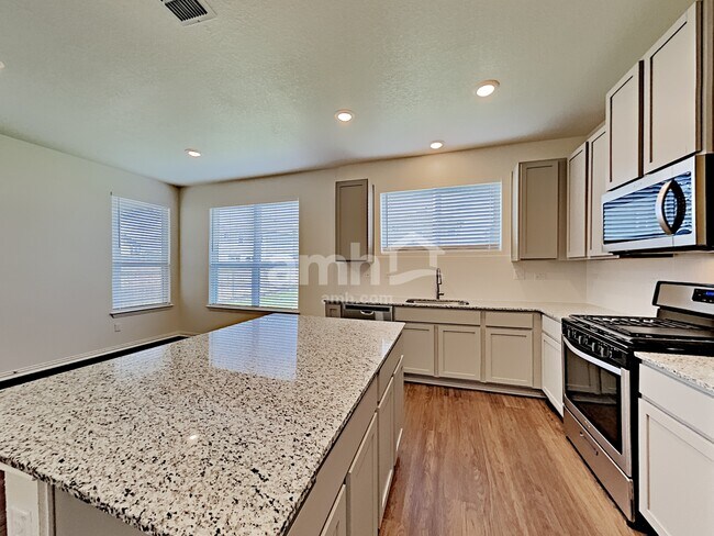 Foto del edificio - 2717 Lillybrook Ln