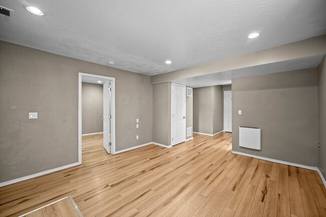 Building Photo - 1022 E 12th Ave