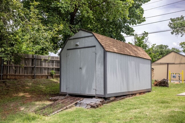 Building Photo - Single Family home Near SWOSU