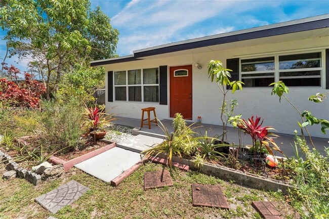 Building Photo - 3950 SW 53rd Ave