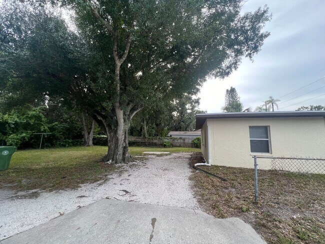 Building Photo - Nice Corner Lot