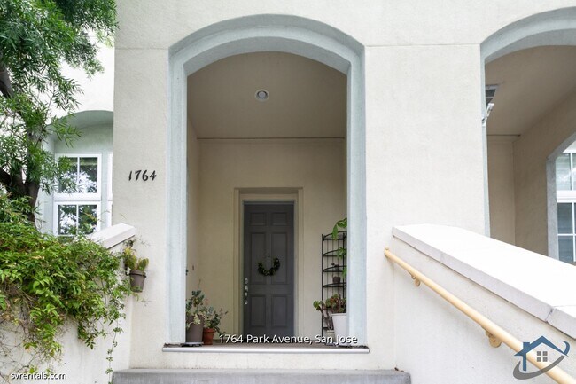 Building Photo - 1764 Park Ave
