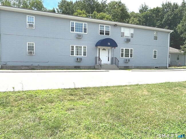 Foto del edificio - 73 Horse Pond Rd