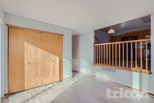 Foto del edificio - 446 W 116th Pl