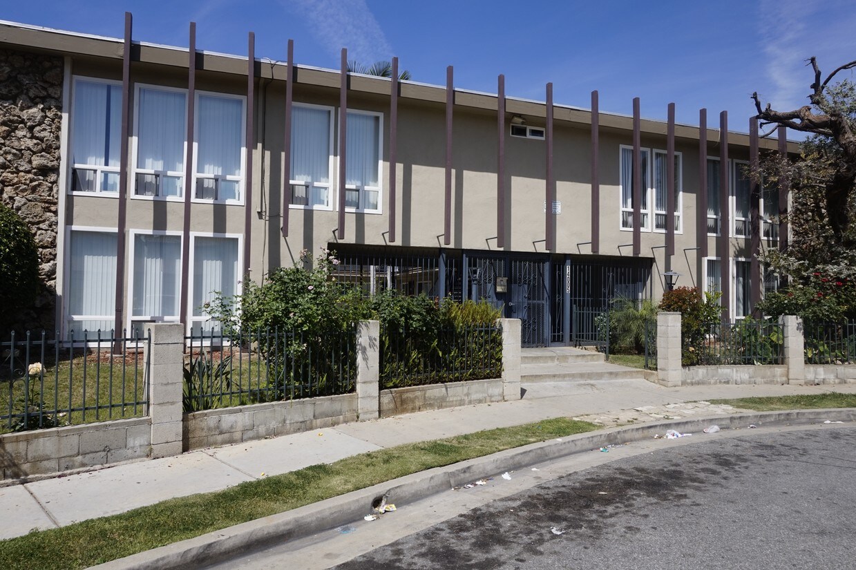 Primary Photo - Berendo Townhouse Apartments