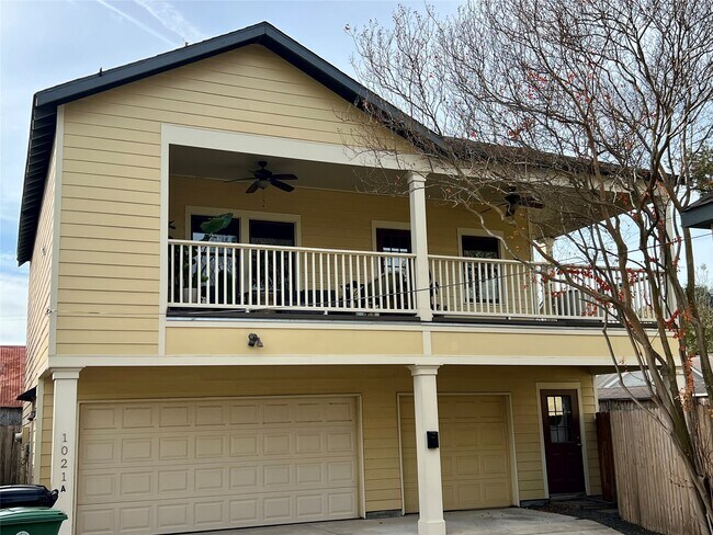 Building Photo - 1021 Louise St