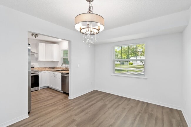 Building Photo - MOVE IN SPECIAL-Beautiful Newly Renovated 2/1 Duplex in St. Cloud - No HOA