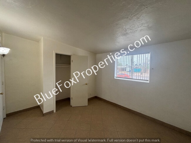 Foto del edificio - 4825 E 23rd St