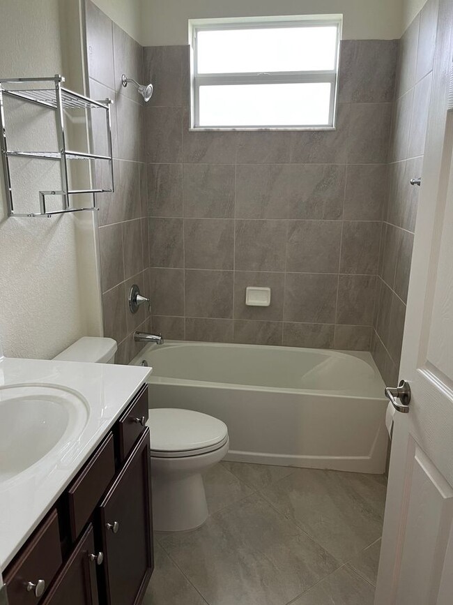 Building Photo - 17797 Woodland Ct