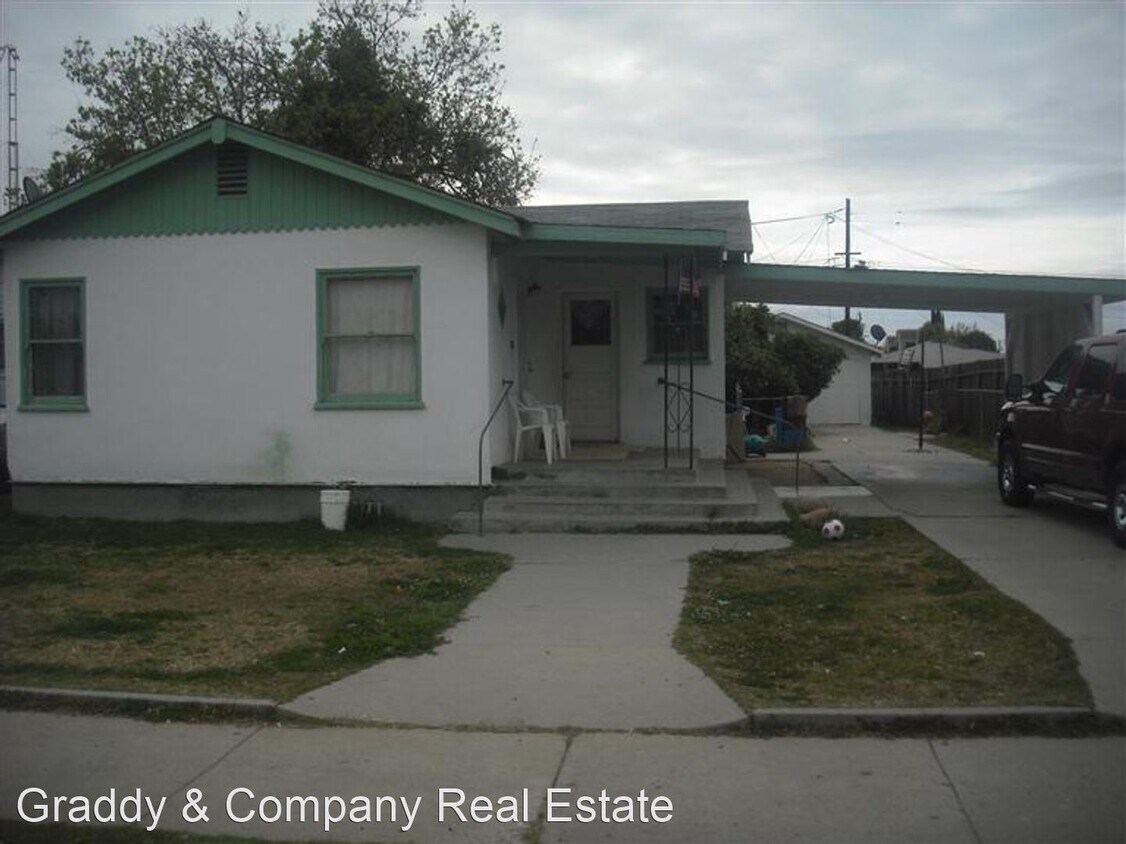 2 br, 1 bath House 626 Central Ave House Rental in Shafter, CA