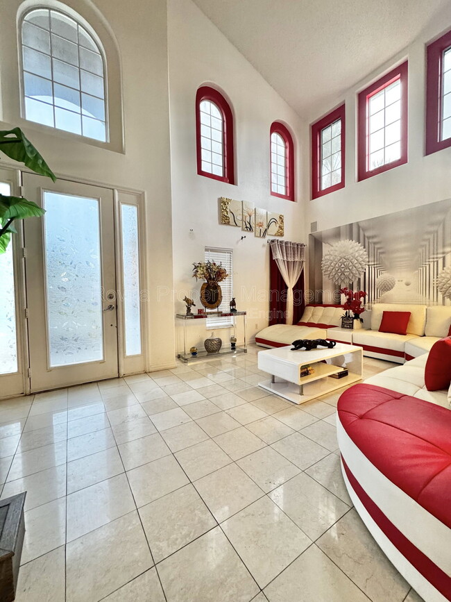 Foto del edificio - 2561 The Oaks Blvd