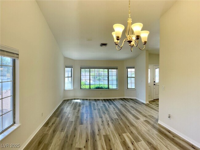 Building Photo - 1740 Camara Dr