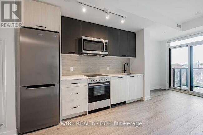 Photo du bâtiment - 2300 St Clair Ave W