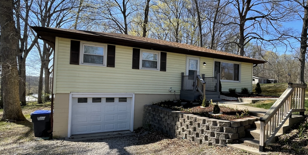 Primary Photo - 3100 W Shaw Rd