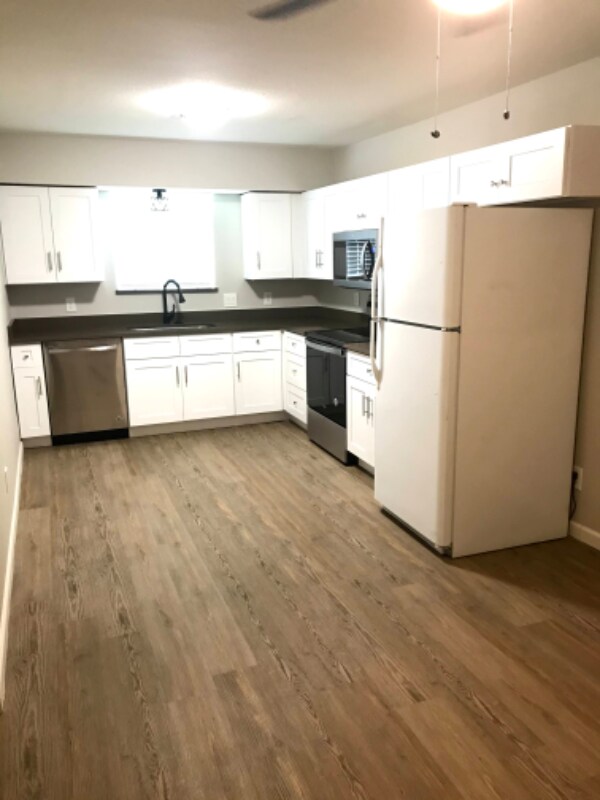 Foto principal - 658 S Grand