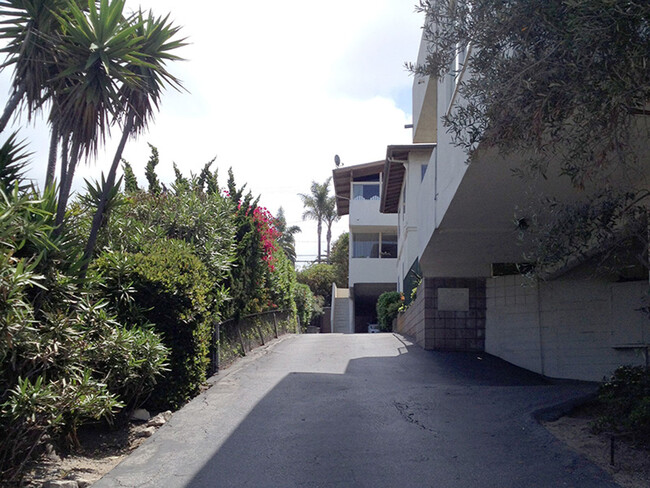 Foto del edificio - Deauville Apts.