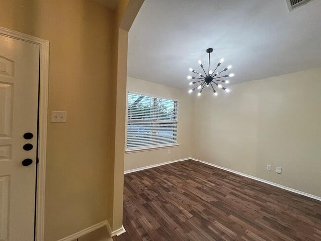 Building Photo - 137 Salado Dr