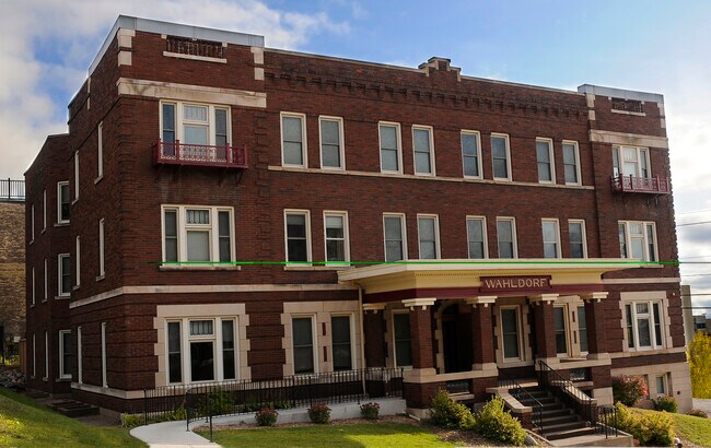 Foto del edificio - 218 N 1st Ave W