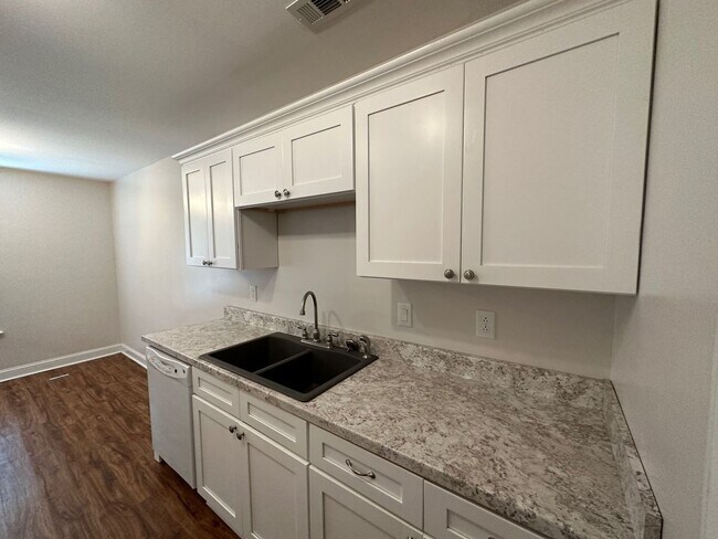 Foto del edificio - Introducing your dream home in the heart of Virginia Beach!