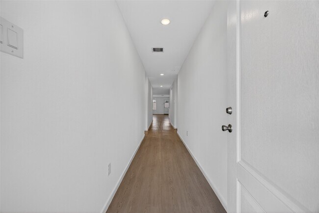 Foto del edificio - 6523 Water Oak Grn Ln