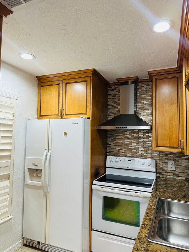 Foto del edificio - SW area Condo with a pool