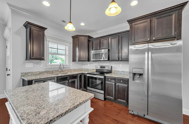 Building Photo - 105 Belle Chase Wy NE