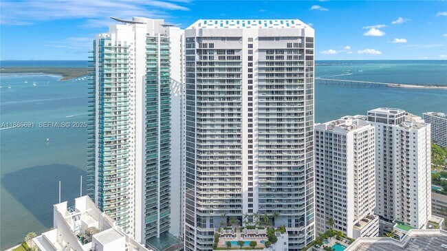 Foto del edificio - 1300 Brickell Bay Dr