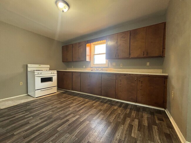 Building Photo - Adorable 2 bedroom 1 bath House