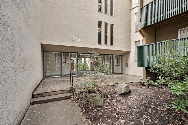 Foto del edificio - 185 Sierra Dr