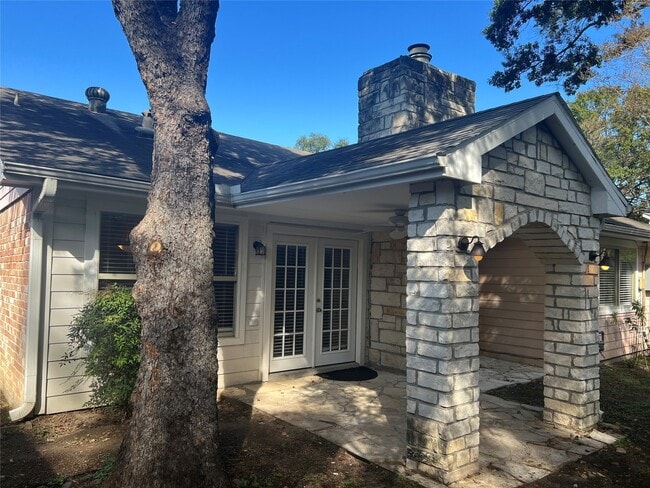 Foto del edificio - 5115 Autumn Forest Dr