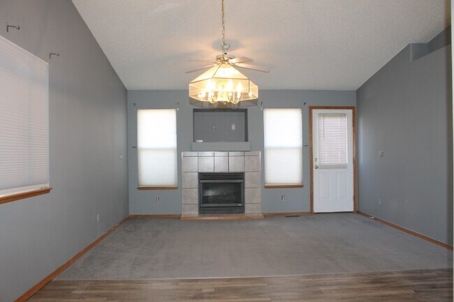 Foto del edificio - 5375 Butterfield Dr