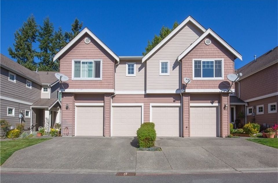 Foto principal - 3 bedroom Townhome in Renton Highlands