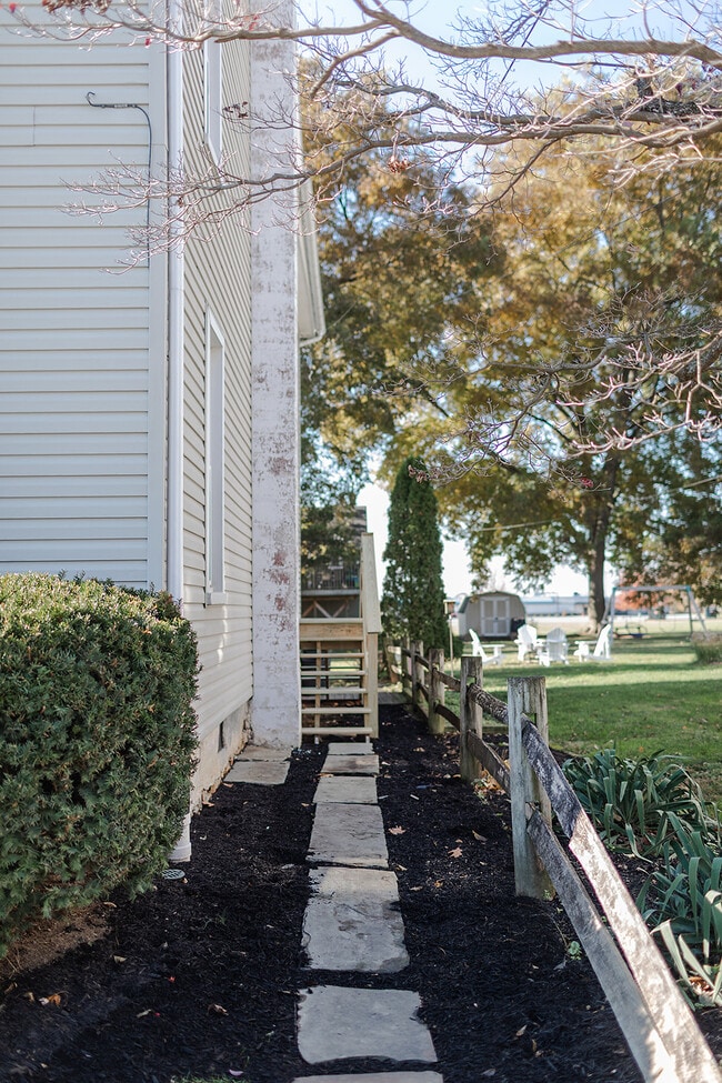 Building Photo - 6018 Carpenter St