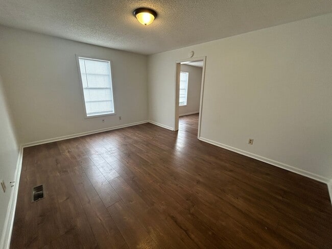 Building Photo - 1122 Tamm St