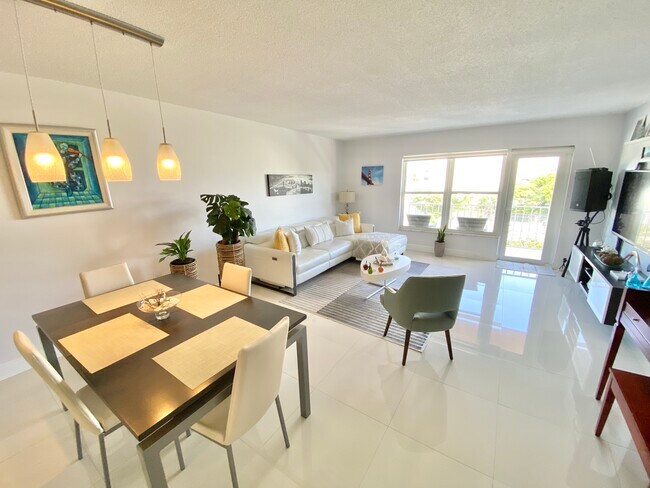 Foto del edificio - 3000 E Sunrise Blvd