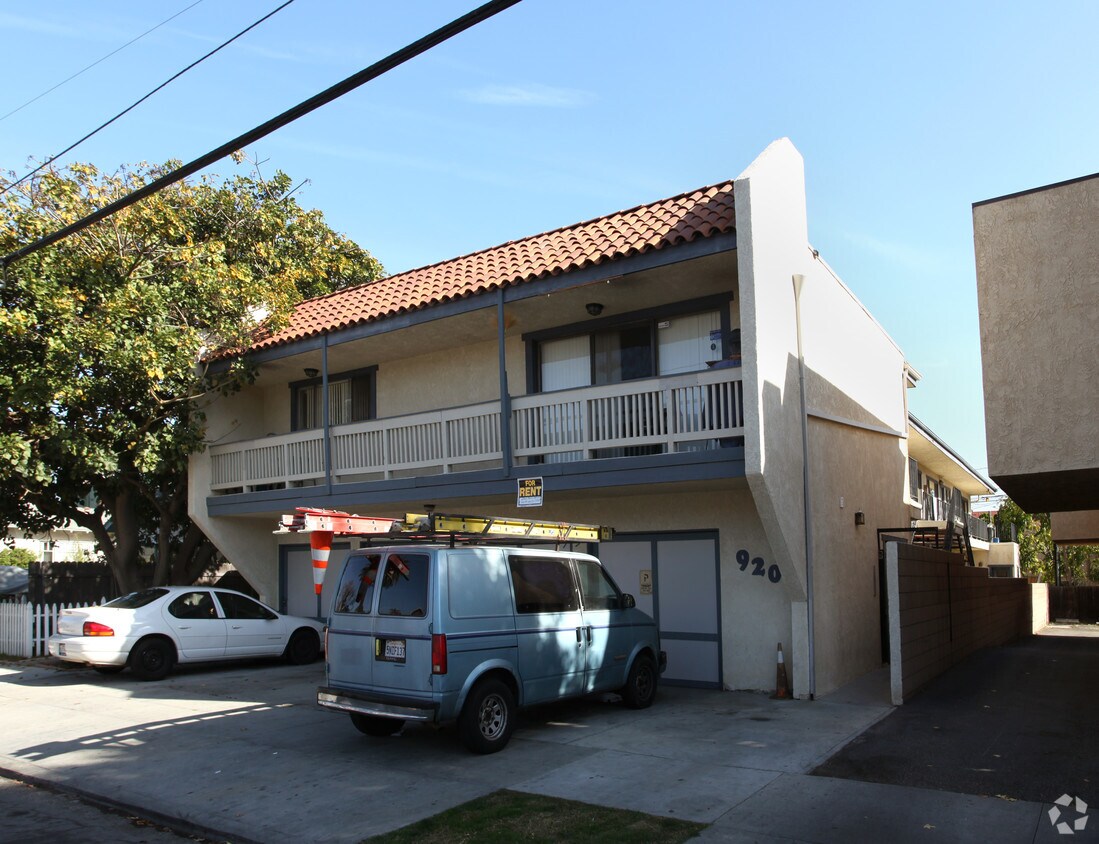 Building Photo - 920 Loma Ave