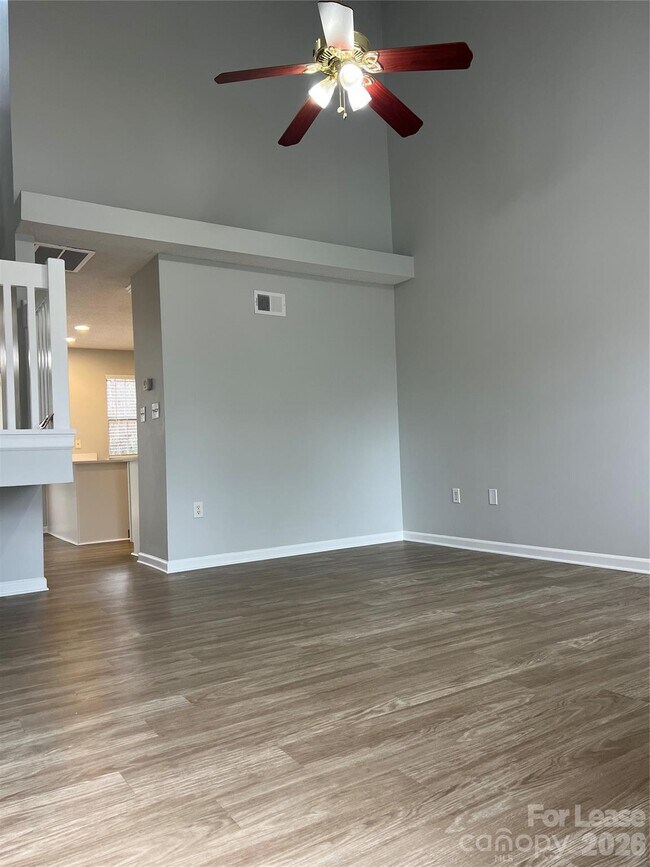 Foto del edificio - 7667 Petrea Ln