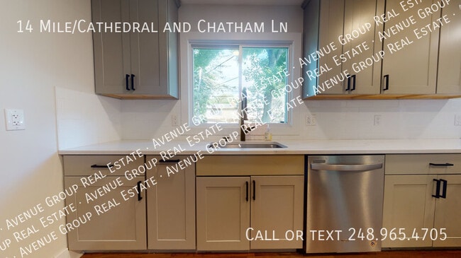 Foto del edificio - 7381 Cathedral Dr