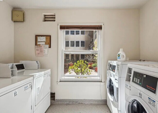 Foto del edificio - 22 Moss Ave