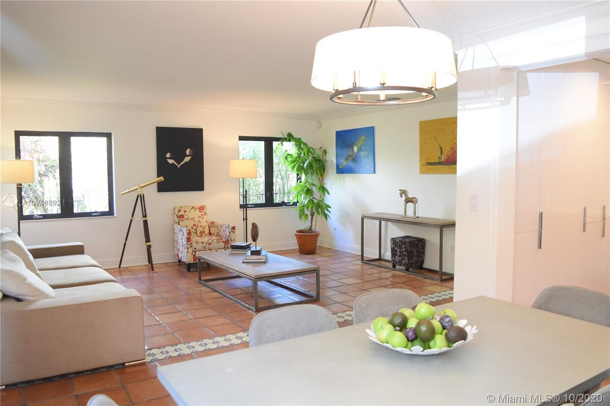 Foto principal - 815 Valencia Ave