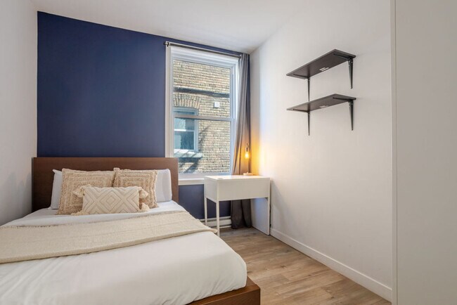 Building Photo - 4302 Rue Saint-Urbain