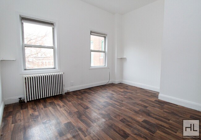Building Photo - 2 BEDROOM ON ASTORIA PARK SOUTH