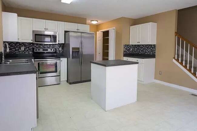 Foto del edificio - 304 Shamley Green Dr