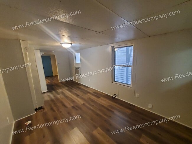 Building Photo - Private 1 bedroom house with Office space!!