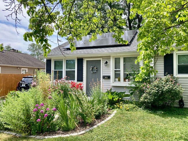 Foto del edificio - Renovated 3-Bedroom Single-Family Home in ...