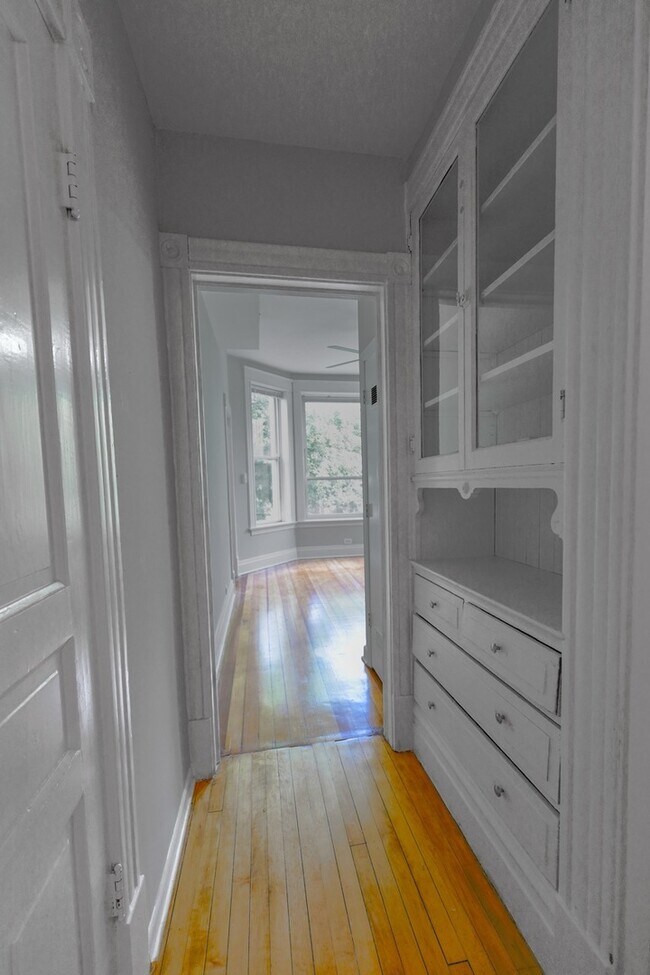 Foto del edificio - 1444 N Maplewood Ave
