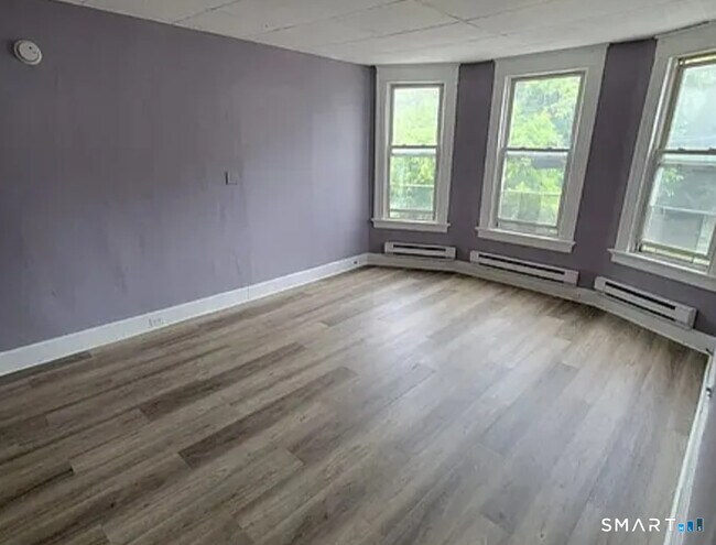 Foto del edificio - 136 Windsor Ave