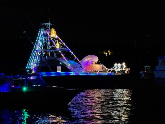 Building Photo - 386 Golfview Rd